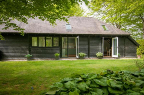 All Saints Cottage - secluded cottage with garden, 15 min walk to pub